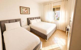 H&G Seaview Apartments - 9