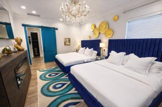 Houston's Downtown Bloom House - Spacious Floral Escape for Groups - Houston - 0