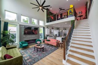 Garden of Eden - 12 BEDS - Hot Tub, Game Room, Neon Vibes - 5