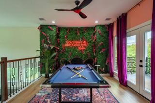 Garden of Eden - 12 BEDS - Hot Tub, Game Room, Neon Vibes - 6