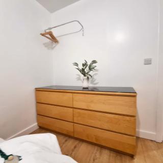 Cozy 2 Bedroom Apartment - 8