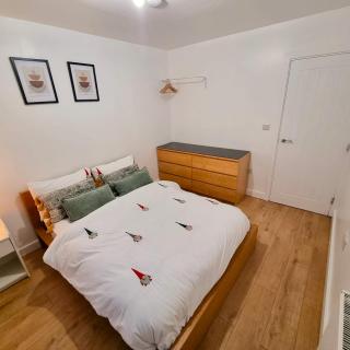 Cozy 2 Bedroom Apartment - 7