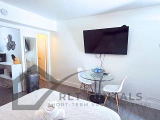 Modern Retreat at 1843 Dewey Street, Minutes to the Beach 105 - 7