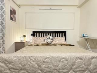 Chic 2BHK Cosy Escape - Near City Centre & IT Hubs - 9