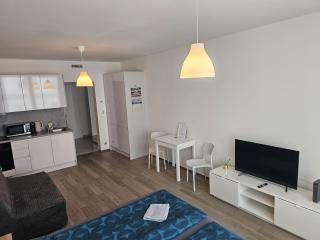 Centre Design Suite O2 Arena - Parking - large glass balcony - big TV - Coffee, 24-7 Self Check-in - 1