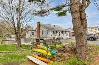 Tranquil Waters: Modern Bolton Escape on the Lake - 9