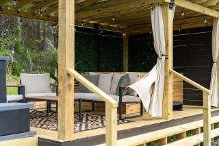 Hot Tub - King Suites - Outdoor Fireplace & Lounge - 5