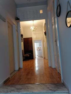 comfortable room and shared kitchen and bathroom - 3