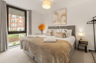 Stylish Modern 2Bed Apartment - Free Parking&Gym - 8