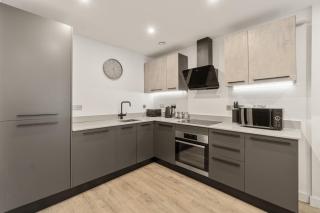 York Centre Apt - Free Parking & Gym - 4
