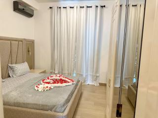 Luxurious Orchard Apartment - 4