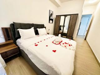 Luxurious Orchard Apartment - 7
