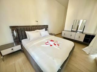 Luxurious Orchard Apartment - 9