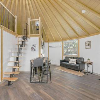 Voyager Yurt Cabin in Hill Country Luxury w Hot Tub - 5