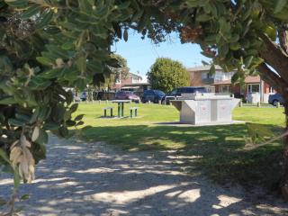 Tauranga Backpackers - Private Guest Rooms by the Water! - 1
