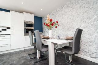 Fife Coast Stay with Parking & Garden in Rosyth - WiFi - 6