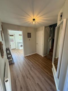 Cosy Family Home - Private Garden, Free Parking - 2
