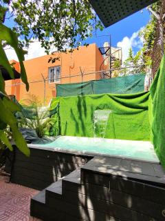 Casa Familiar con Jacuzzi, 2 habs, Patio en Res Sans Souci, Ave España - 2