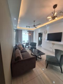 Downtown Three Bedroom SDQ Apartment - 3