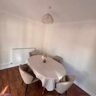Spacious 4 Bedroom Contractor House, Bridgwater - 6