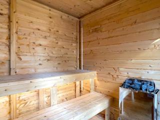 Take It Easy Cottage w Hot Tub & Sauna - 8