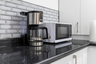 Serene Modern 2BR Retreat in Fairmont Near Airport & Downtown - 3