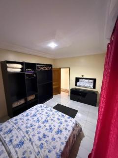 Central, bright, and secure apartment - 5