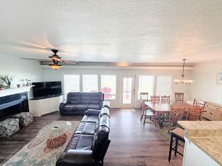 Mermaid Manor - Beachfront, Sun, Sand, Good Times! - 3