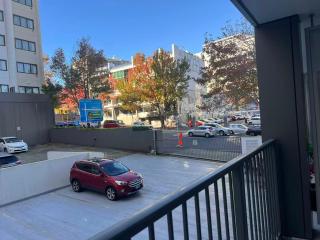 spacious cozy nest in auckland cbd with gym, swiming pool,balcony, parking , city view - 9