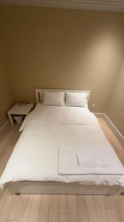 Guest Room in Vancouver Killarney - 4