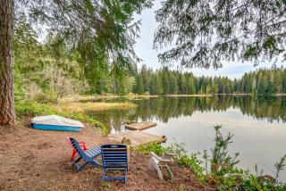 Lakeside Bliss in Tahuya! Modern Family Getaway - 0