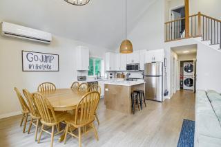 Lakeside Bliss in Tahuya! Modern Family Getaway - 2