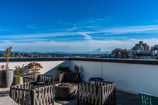 Top Floor, One of Seattle's Best Views, Huge Balcony, Parking, King Bed & Close to Lumen & T Mobile Park - 8