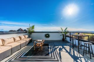 Luxury Penthouse, Panoramic Views , Huge Balcony, King Bed, Short Walk To Lumen & T Mobile Park - 5