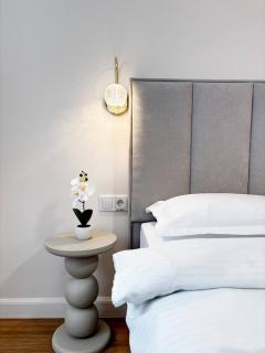 Zeya Modern Stay with Underground Parking - 7