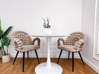 Zeya Modern Stay with Underground Parking - 2