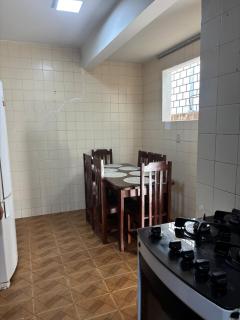 Aluga-se Casa Espaçosa - 2 Quartos - 7