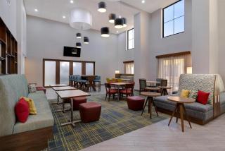 Hampton Inn & Suites Marina - Marina - 1