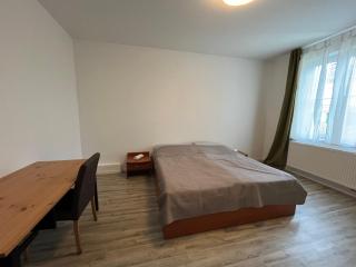 The Nivy Executive Suite, 3 Bedrooms and Livingrooms, Fits 8 Guests - 1