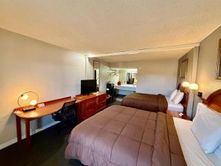 Ozark Inn & Suites - 9