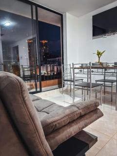 Moderno APTO frente a la FOSCAL, FVC y centro comerciales - 0