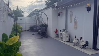Tiny place w private hot jacuzzi 7 min to Miami international airport - 2