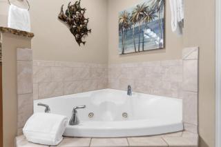 3BR Beachfront Huge Balcony 2 Pools Luxury - 4
