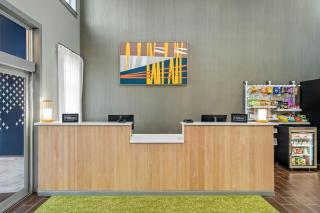 Spark by Hilton Portland Airport Maine Mall - 8