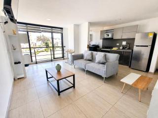 Apartamento amplio frente a Santo Tomás con parqueadero privado y wifi - 2