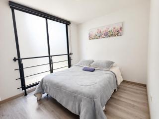 Apartamento amplio frente a Santo Tomás con parqueadero privado y wifi - 7