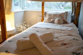 Hot Tub Retreat Parking Sleeps 6 Lancaster UK - 8