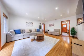 2BR/1BA Santa Monica Bungalow w/Parking + Deck - 0