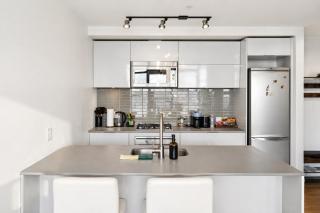 Skyhome in Gastown Amazing Ocean&Mountain Views - 4