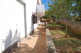 Apartments with parking space Njivice, Krk - 21856 - 4